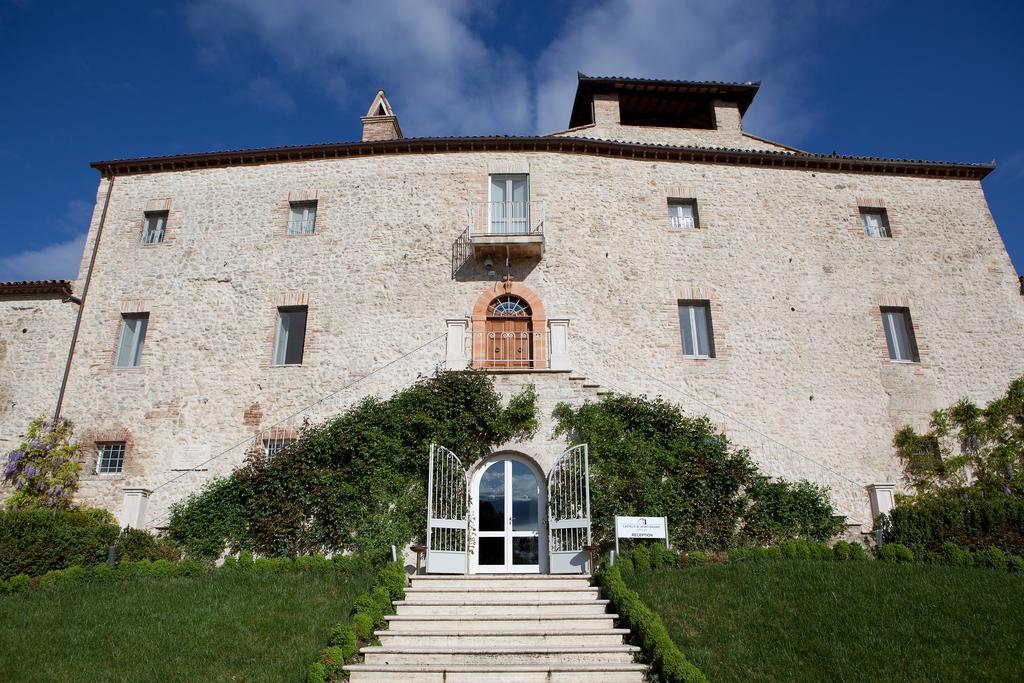 Castello Di Montignano Relais & Spa Massa Martana Exterior photo